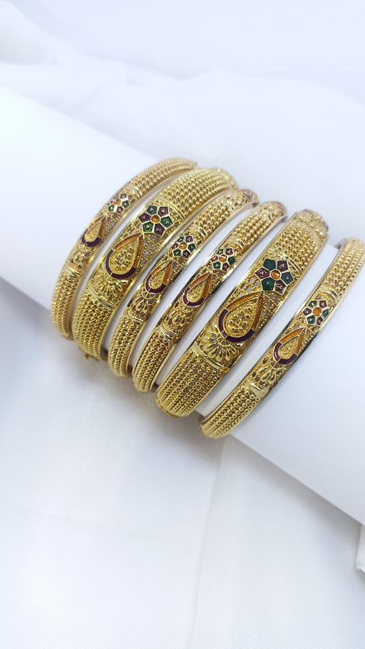 Matelic bangle set